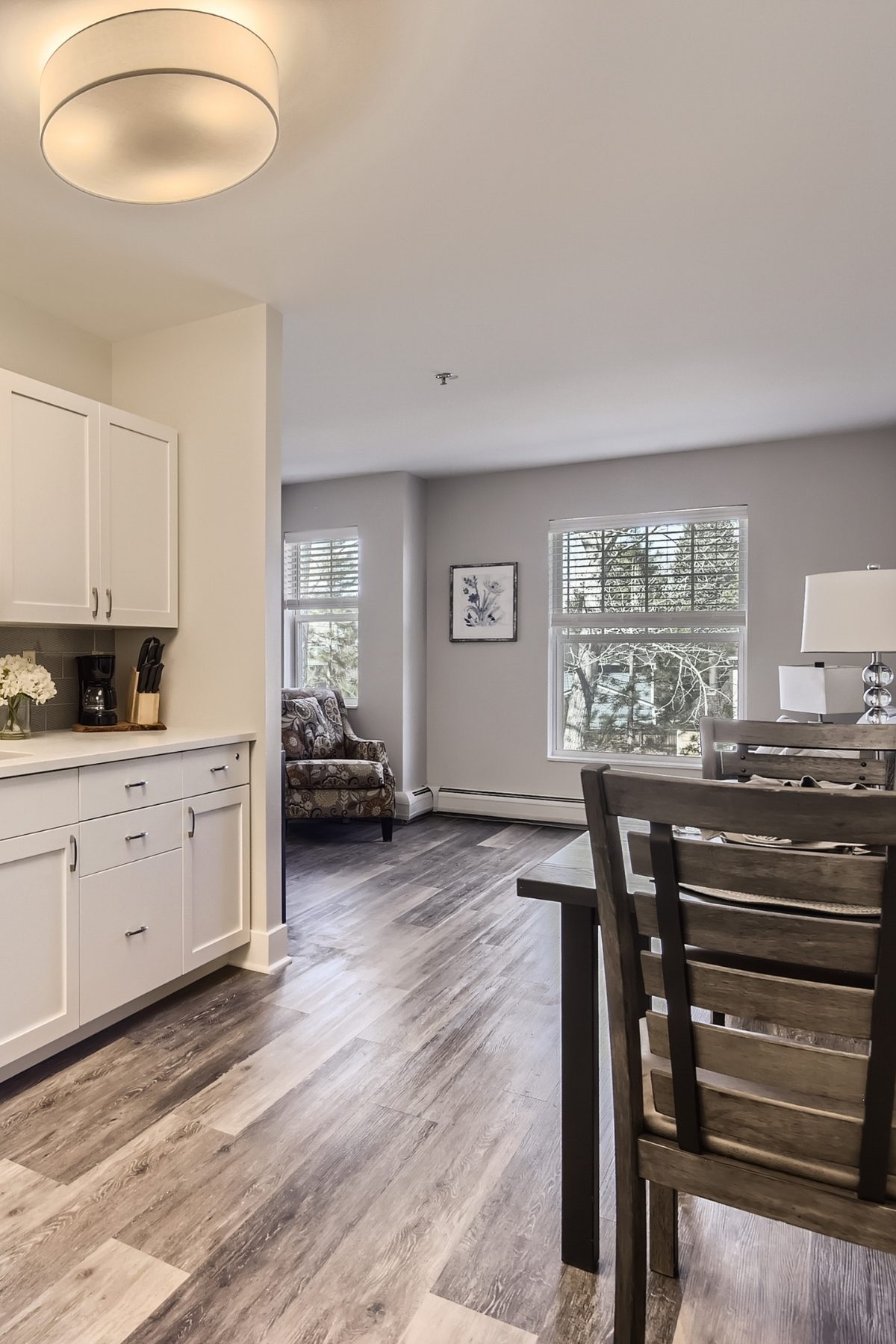 Someren Glen Senior Living Community in Centennial, CO - assisted living apartment breakfast area portrait